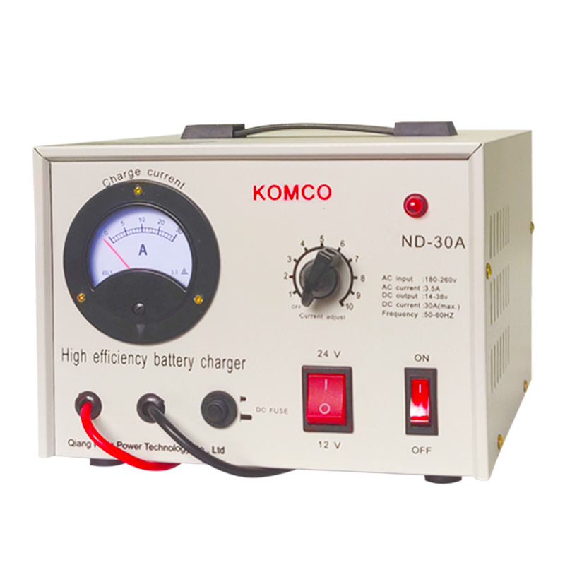 A KOMCO AGM elindítja és leállítja az autóanyag-tiszta réz töltőt 12v24V intelligens akkumulátortöltőnagy teljesítményű.